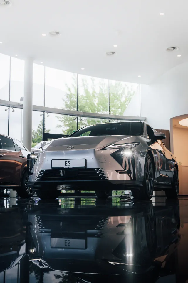 Photograph: lexus es