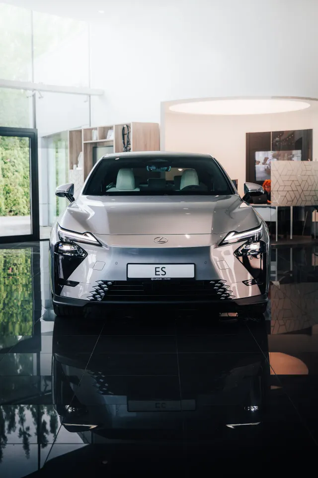 Photograph: lexus es